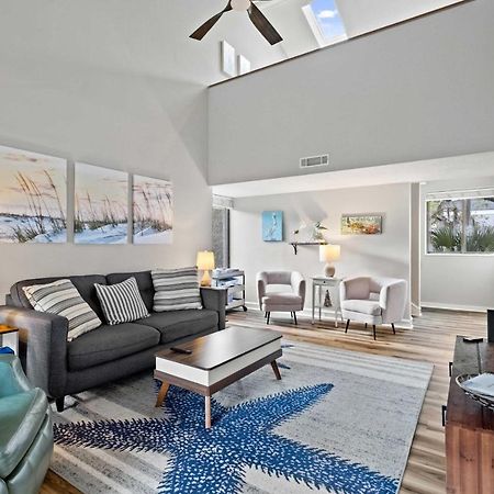 Coastal Oasis With Pool - Walk To Coligny Beach Park ヒルトンヘッドアイランド エクステリア 写真